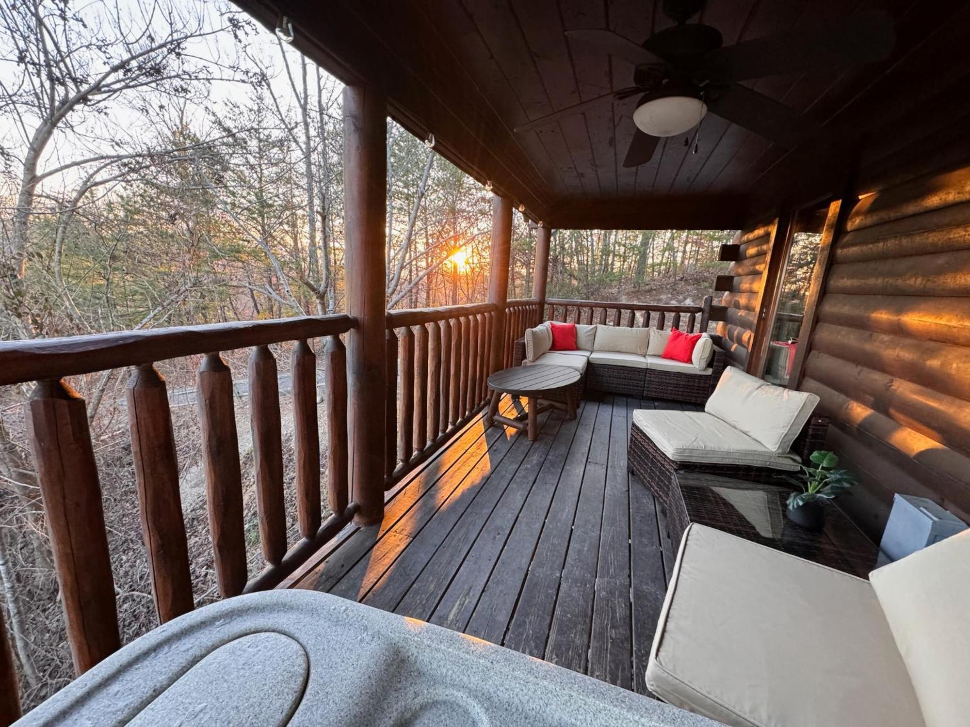 Smoky Paws - Exceptional Cabin, Stunning Mountain Views, Hot Tub, Tranquil, Gigabit Internet, Free L2 Ev Pigeon Forge Exterior foto