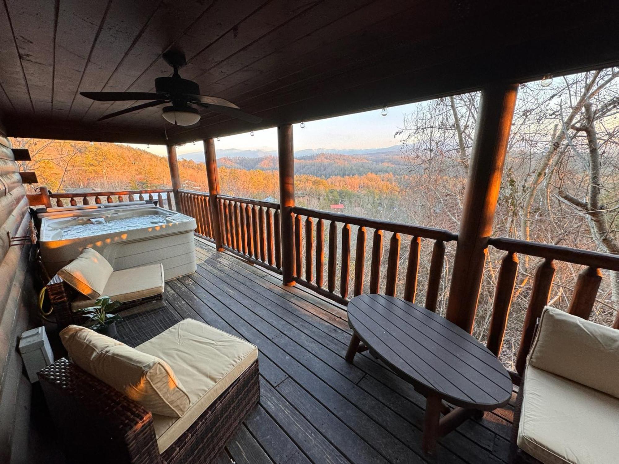 Smoky Paws - Exceptional Cabin, Stunning Mountain Views, Hot Tub, Tranquil, Gigabit Internet, Free L2 Ev Pigeon Forge Exterior foto