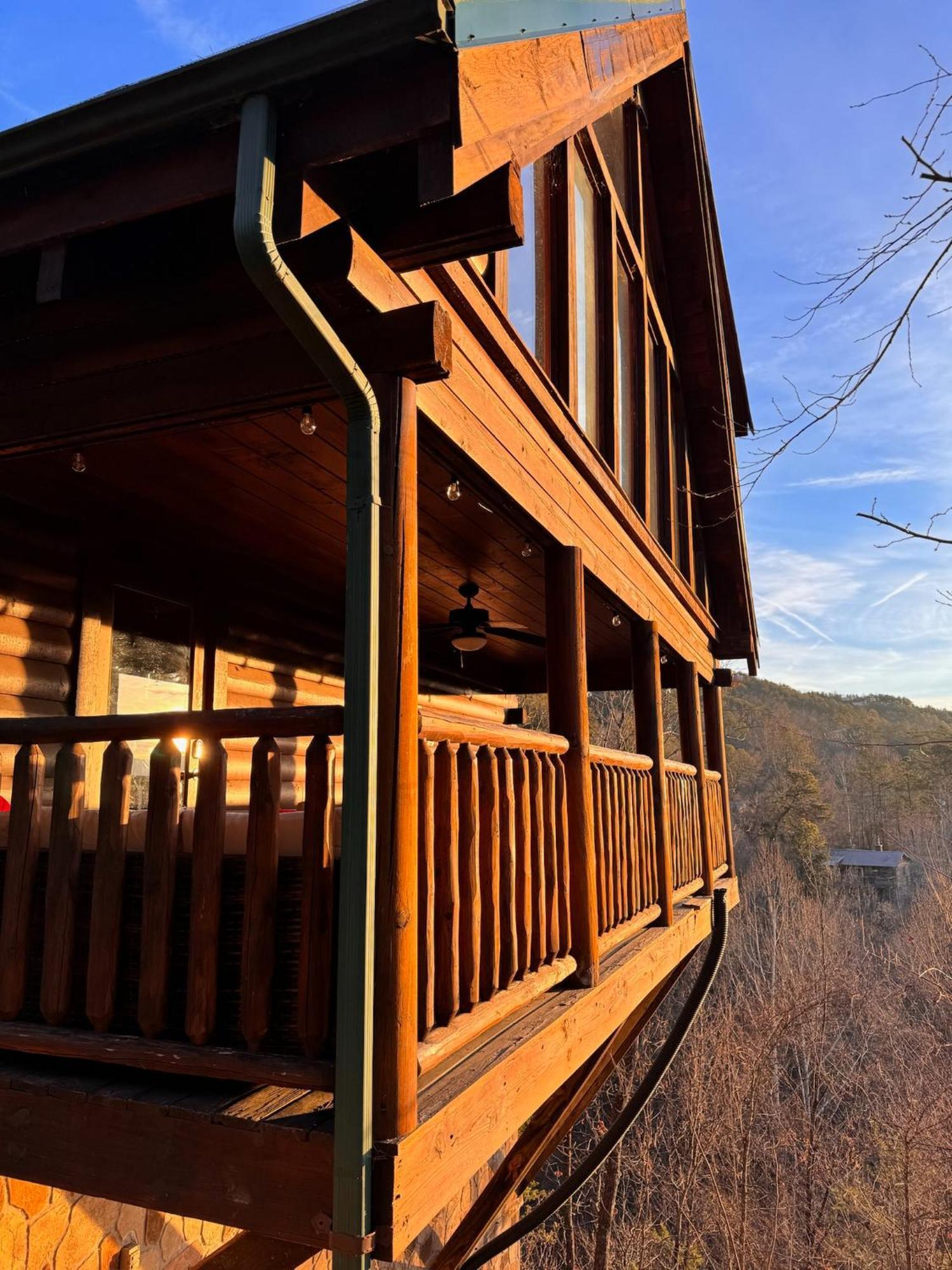 Smoky Paws - Exceptional Cabin, Stunning Mountain Views, Hot Tub, Tranquil, Gigabit Internet, Free L2 Ev Pigeon Forge Exterior foto